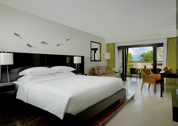 King-Bed-Garden-Hyatt-Regency-Phuket-Resort620-01